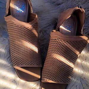 Slide-in zipperback Ankle Boot